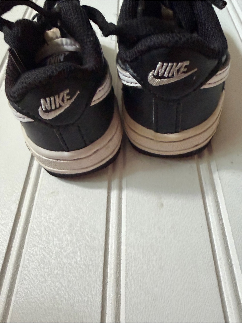 Nike Kids Black and White Low-Top Sneakers with Mini Swoosh - Picture 4 of 6